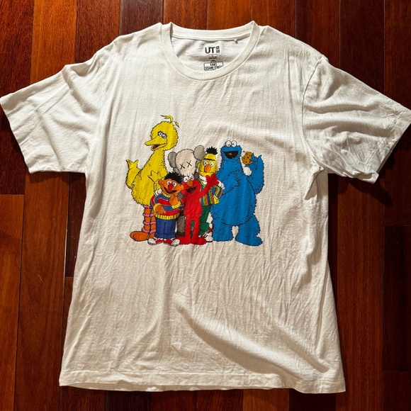 KAWS x Uniqlo x Sesame Street Group #2 Tee - Picture 1 of 7